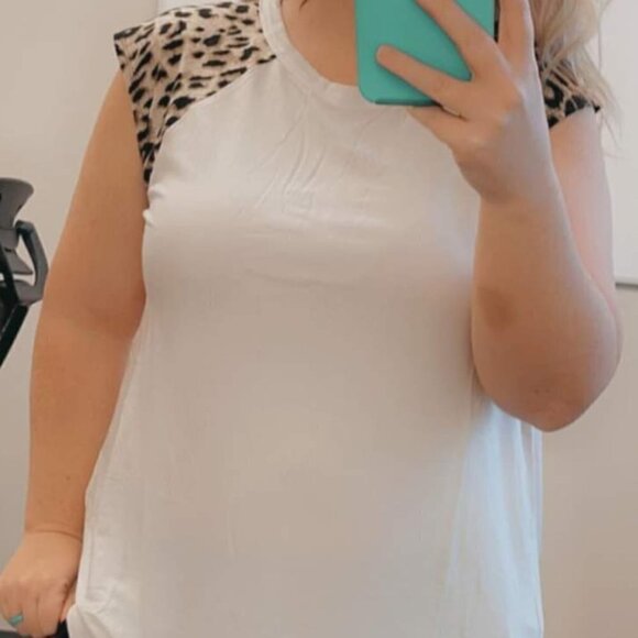 NWT Animal Print sleeve Tshirt - Picture 2 of 2
